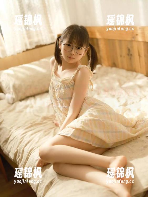 一点点想法，一点点疑惑，下载幼水铃衣这组白裙图片吧。