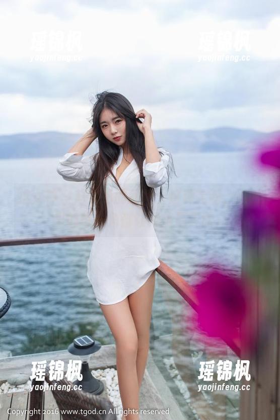 推女神 - 赵伊彤的红裙，这种定制，图片里的每一角都让我挤眉弄眼。