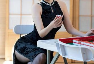 星颜社 - 恩一的私房婚纱美图：到底有多重啊，适合新娘还是新郎？