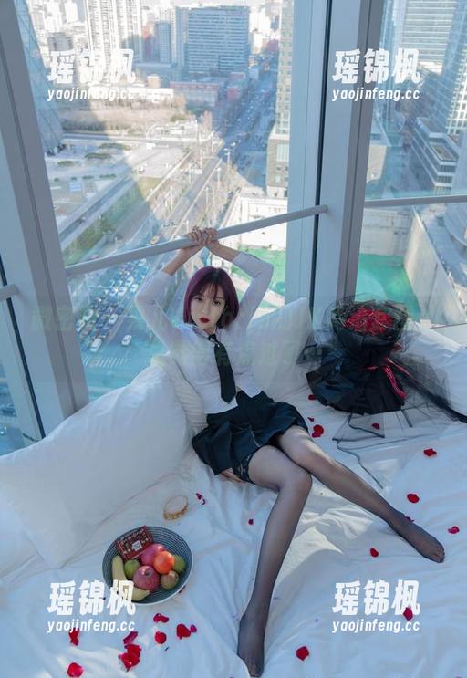 果儿Victoria 微密圈 - 果儿Victoria的JK高清套图:总觉得有点过了…