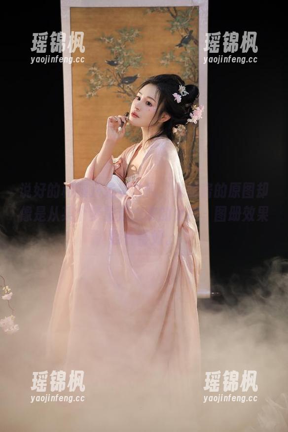 说好的和服只是复古风，桃暖酱的原图却像是从某个梦里走出来的女神，图册效果意外得好。