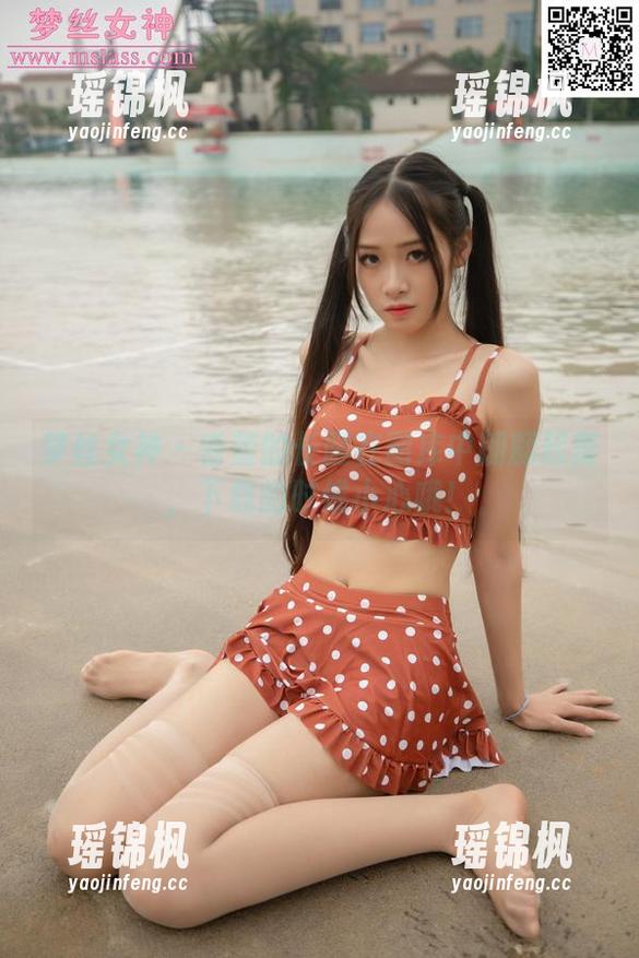 梦丝女神 - 香萱的长腿在图库中翩翩起舞，下载的时候小心哦！