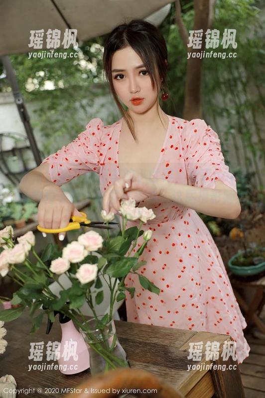 模范学院-恩率babe 模范学院 - 教室里的小世界,恩率babe的校园美图,套图已备齐,这届摄影师太可怕了。