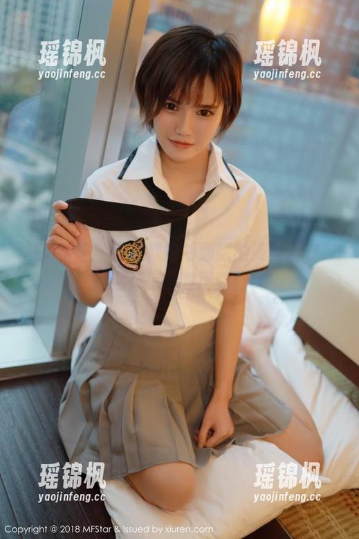 模范学院-胡润曦 模范学院 - 在线欣赏胡润曦的美腿画卷,捡起掉落的速度就好!
