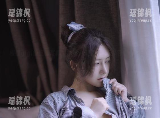 樱晚gigi 樱晚gigi的定制写真:妹妹,美貌与傻气并存的“绝配”!