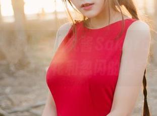 波萝社 - 泳池与猫九酱Sakura，图库里各色水花和忽闪的睫毛