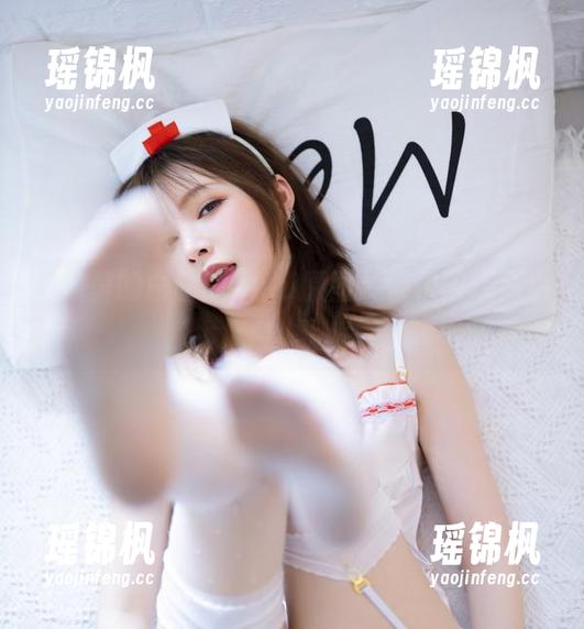 泳池里的白露Bululu原图，偶尔闪现那小幽默