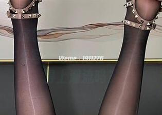 微密圈 - 这复古无弹力咖啡色丝，白龙猫女让我在看写真时开始自我反省：我真跟得上潮流吗？