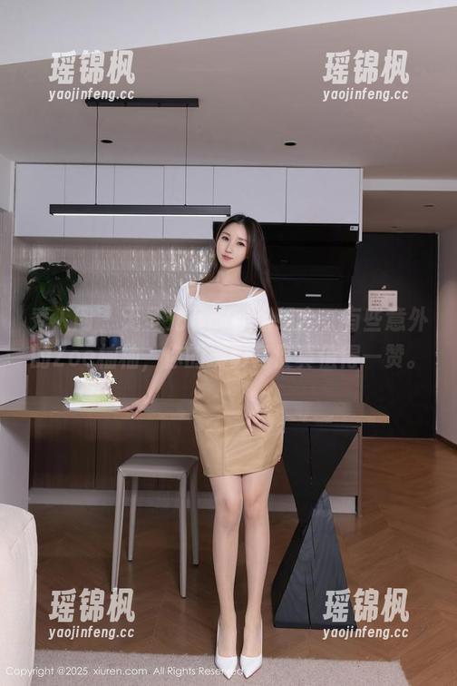秀人网-Zoe柚柚 秀人网 - 无圣光下的姐姐组合,有些意外的Zoe柚柚,你的摄影角度真值得一赞。