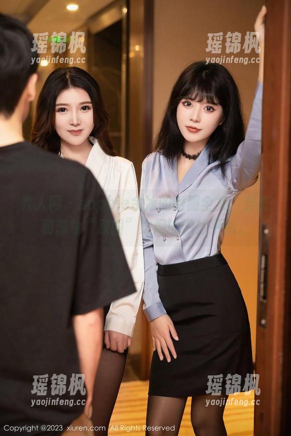 秀人网-sophie余冰 秀人网 - sophie余冰的制服全集,穿搭和想象“原图”之间的微妙平衡。