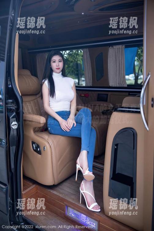 秀人网-兔子NINA 秀人网 - 来看看兔子NINA的女王写真集,更新时真想来场盛大的加冕仪式。