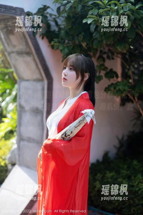 秀人网-南初妹妹 秀人网 - 南初妹妹的夏天图包分享,光看封面就恨不能立刻冲进夏天,相机快!我要拍起来!