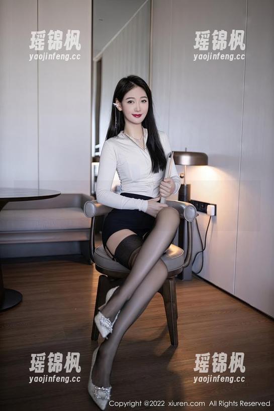 秀人网-娜娜子呀 秀人网 - 娜娜子呀的新尝试——牛仔裤也能有故事?