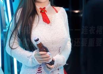 秀人网 - 小纯子写真全集——连衣裙版，似乎裙子的颜色比我想的还要重要？