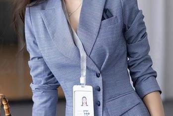 秀人网 - 小肉肉咪的美腿图集：这腿是怎么做到的，真想要尝试一下！