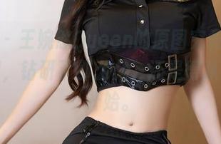 秀人网 - 王婉悠Queen的原图究竟藏了什么绝招，钻研了那么久，还是得从她美足开始。
