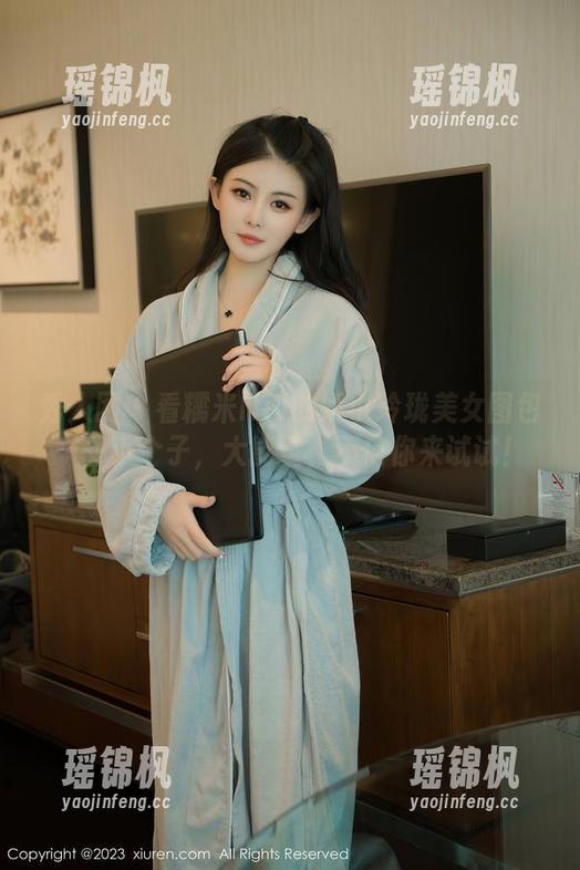 秀人网-糯米NM 秀人网 - 看糯米NM的娇小玲珑美女图包——小个子,大能量,不信你来试试!