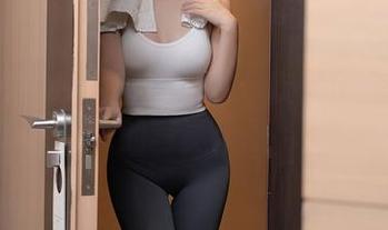 秀人网 - 从网盘到屏幕：软软Roro修女的写真风暴