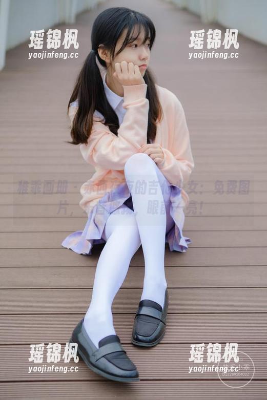 稚乖画册 - 赤西夜夜的吉他少女：免费图片，乐音悠扬，眼前一亮！