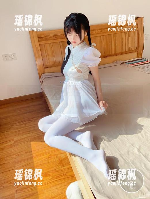 稚乖画册 - 看赤西夜夜的原图时，我一度以为初音少女是从动漫里走出来的！