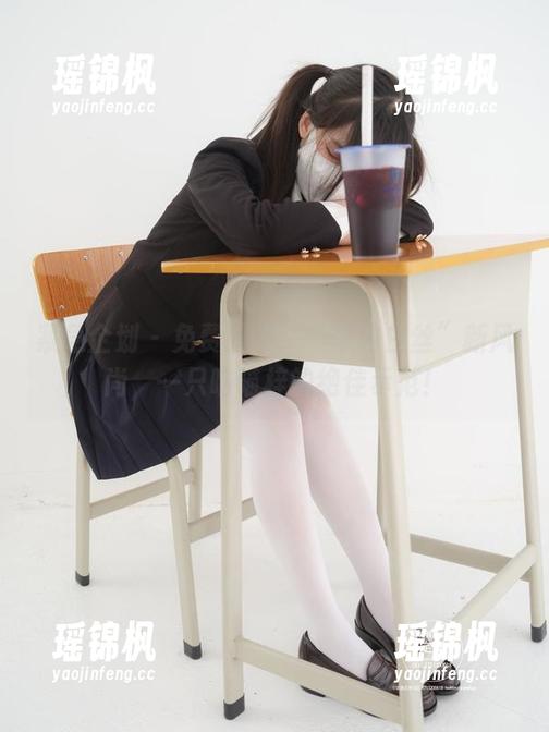 紧急企划-一只喵喵梓 紧急企划 - 免费图集:“车内白丝”新风尚,一只喵喵梓的绝佳示范!