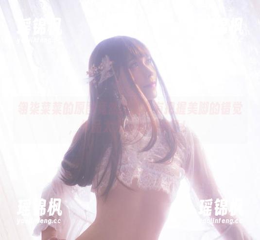 翎柒菜菜 翎柒菜菜的原图竟然让人也有把握美脚的错觉,作品太会挑逗视线了!