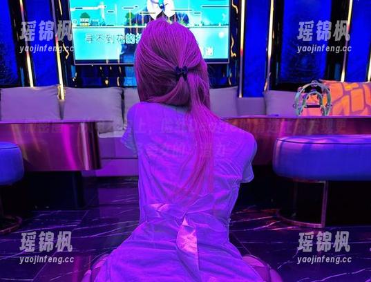 脸红Dearie 微密圈 - 从电梯向上,脸红Dearie的精选让你发现更多美女的‘潜力’