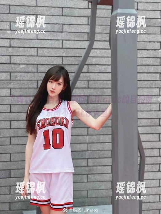 下载这个？当然，腐团儿Ikaros的自拍照杂图不会让你失望！