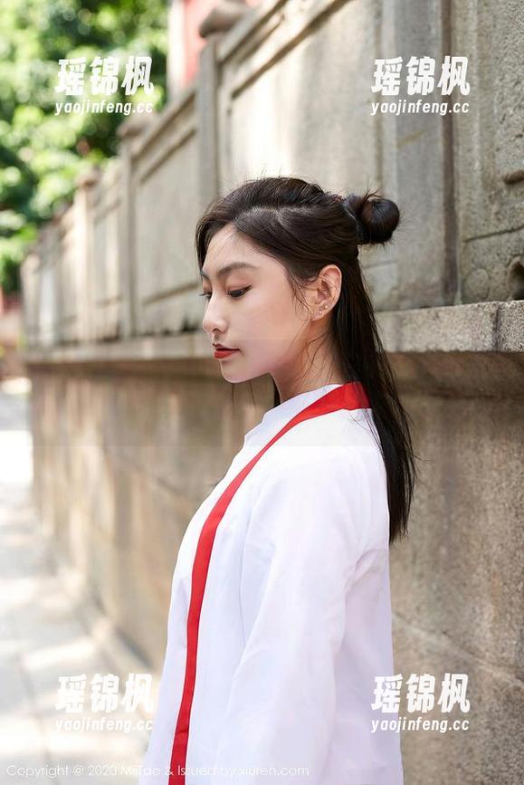 蜜桃社-小魔女lily 蜜桃社 - 看见小魔女lily和白衬衫共处的私拍,才发现优雅从未如此“轻”。
