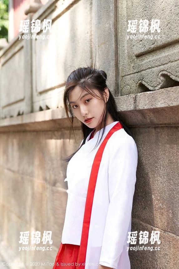 蜜桃社-萌美Moemi 蜜桃社 - “白色”不止是颜色,还有萌美Moemi的气息,毕竟她的写真资源,会让你沉迷哦。