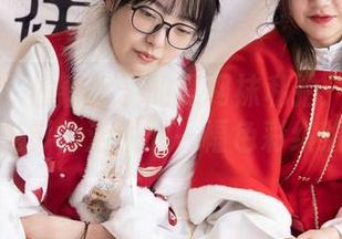 袜啵啵 - 偷看稚予的黑网袜私拍：原图里的微妙光影，活脱脱一幅色彩缤纷的画。