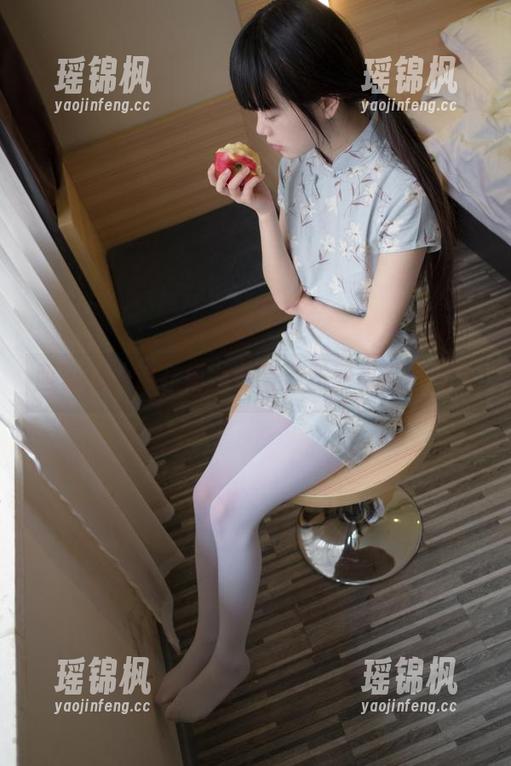 西尔酱的连衣裙，在高清图册里慢慢展开