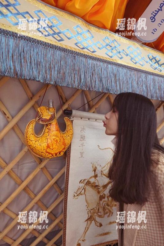 辣妈女神 微密圈 - 辣妈女神的泳池探险,免费写真果然有那么点不一样的意思……