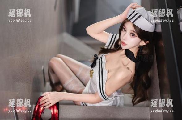 过期米线线喵在线写真：可爱得让你不想吃饭，只想看！