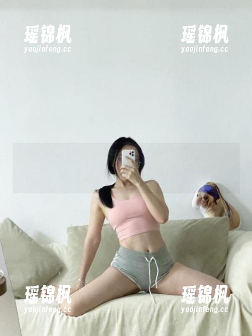微密圈 - 最新图集：铁锤姐姐短裙，搭配得很随意，但气场不随便