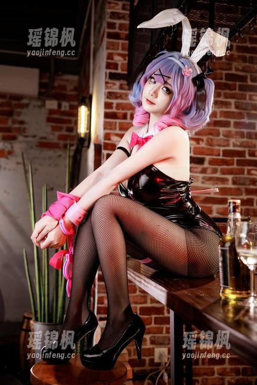 阿雪雪 阿雪雪带来的最新写真,早乙女芽亚里的制服,让我愣住了…