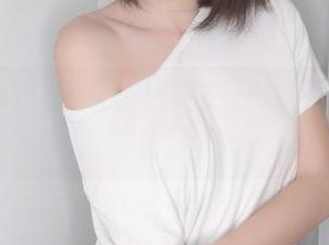 雯粥粥i的制服写真：啥时候能变成真实的学生妹？
