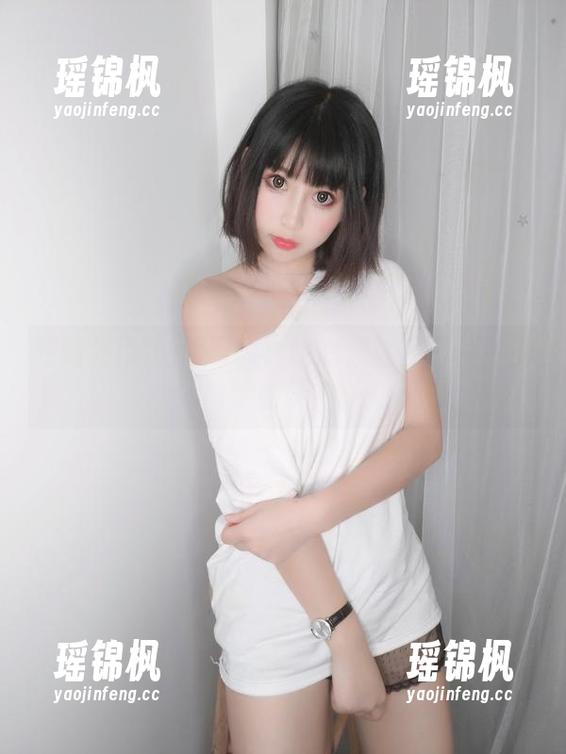 雯粥粥i 雯粥粥i的制服写真:啥时候能变成真实的学生妹?