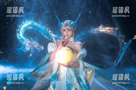 露儿大魔王 哇,露儿大魔王这美脚在图库里圈粉无数!