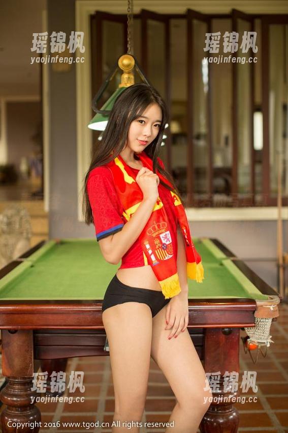青豆客-Aime张曦若 青豆客 - 看这里,Aime张曦若的写真真是个“秘密”包袱,忍不住想继续挖掘。
