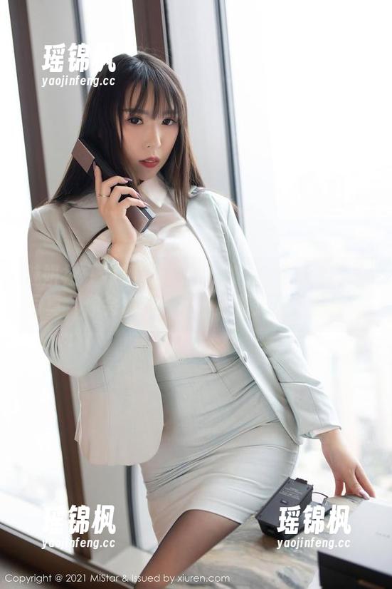魅妍社 - 特别更新！FoxYini孟狐狸校服写真，你会发现一场不期而遇的千姿百态