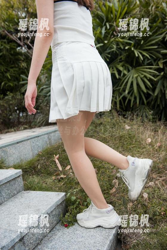 魔镜街拍-婷婷 魔镜街拍 - 原图来了,婷婷的工作日常——清新黑丝与办公室的无穷趣味!