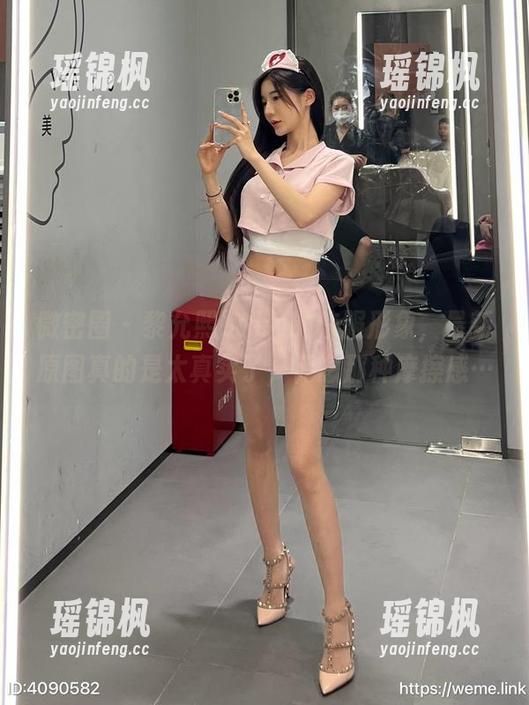 微密圈 - 黎允熙baby的校服形象，最新原图真的是太真实了，怀念那种摩擦感…
